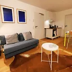 Апартаменти Charmantes - Fuer 2-4 Personen - Modern, Ruhig, Parkplatz *