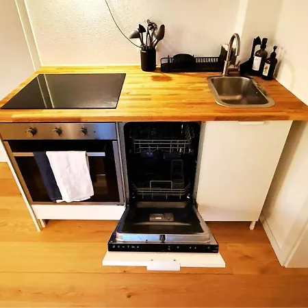 Charmantes - Fuer 2-4 Personen - Modern, Ruhig, Parkplatz شقة