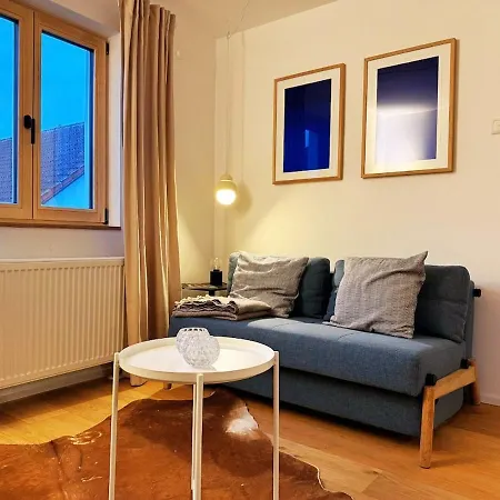 Апартаменти Charmantes - Fuer 2-4 Personen - Modern, Ruhig, Parkplatz